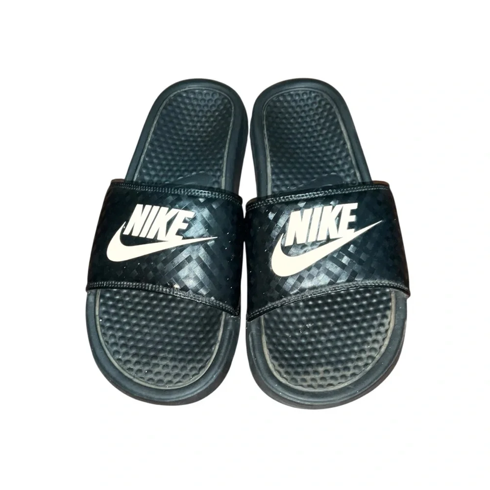 Nike Black/white Sandal slides size 9